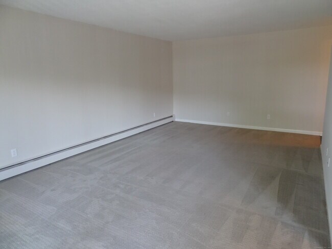 Building Photo - 545 Vincellette St