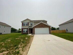 Building Photo - 2913 W Kings Cyn Dr