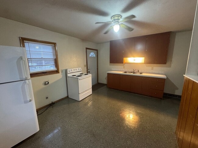 Building Photo - 729 Ave C