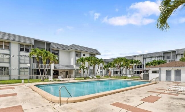 Foto del edificio - 6705 NW 169th St