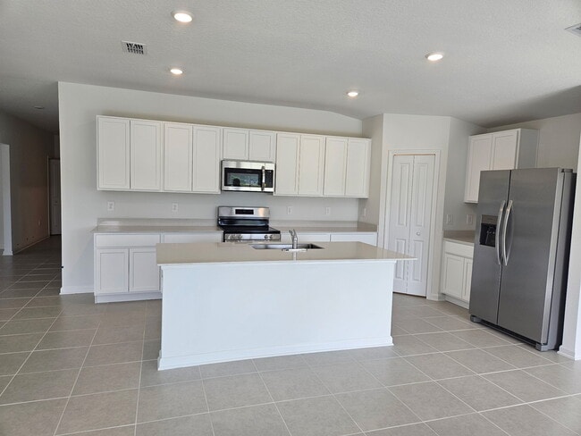 Building Photo - 2414 McKinley Dr