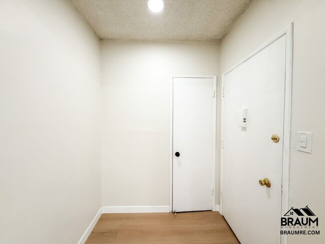 Building Photo - 13129 Oxnard St