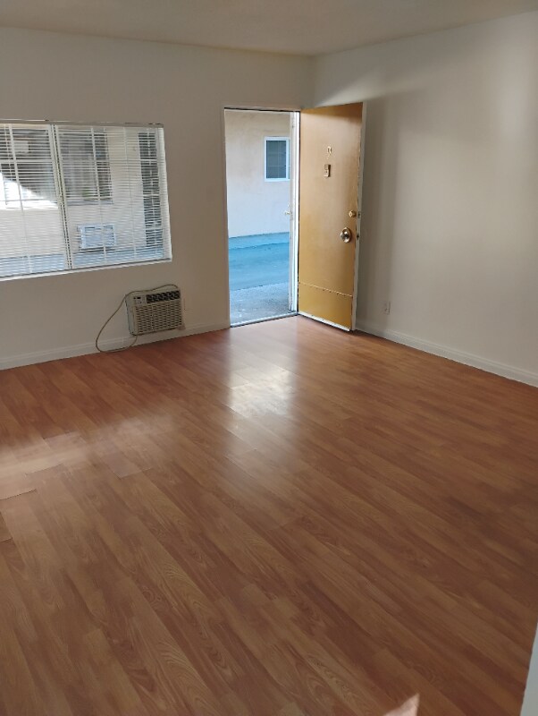 Foto principal - 14129 Vanowen St