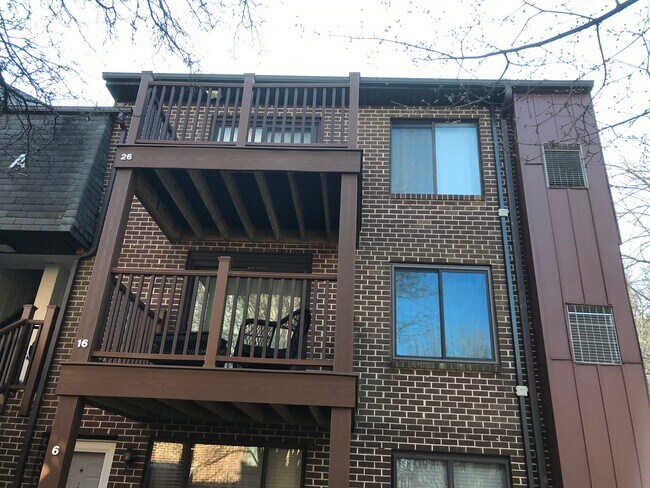 Building Photo - 5200 Hilltop Dr