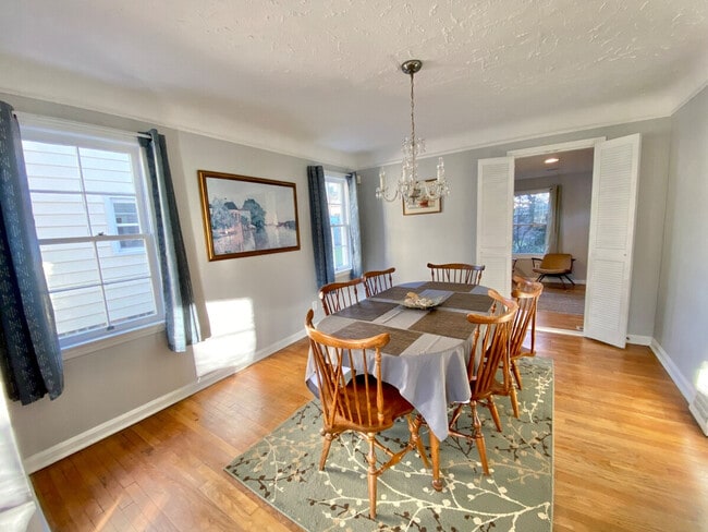 Building Photo - 2336 Canterbury Rd