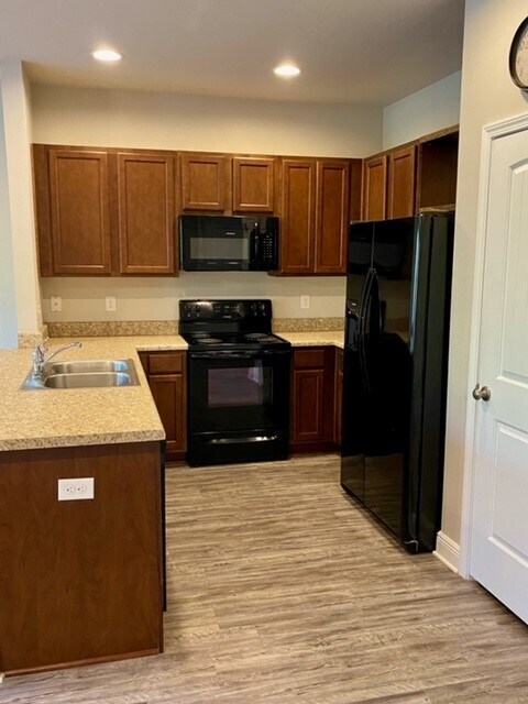 Foto del edificio - 5852 Callaway Cir