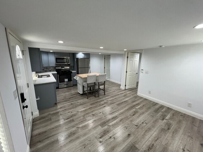 Foto del edificio - **Exceptional Rental Opportunity**