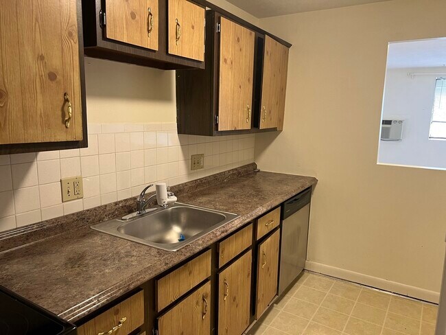 Building Photo - 900 Governors Dr