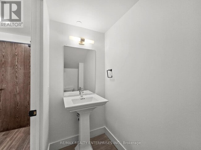 Photo du bâtiment - 2782 Barton St E