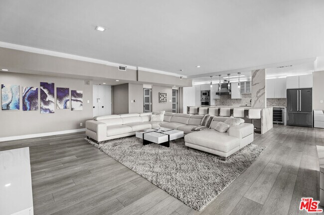 Foto del edificio - 1333 S Beverly Glen Blvd