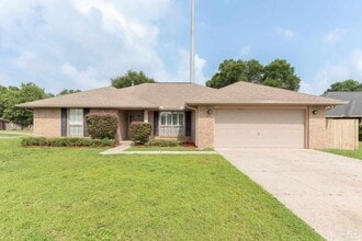 Building Photo - 8770 Kennedy Dr