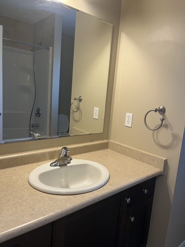 Building Photo - 240 Westmeadow Dr