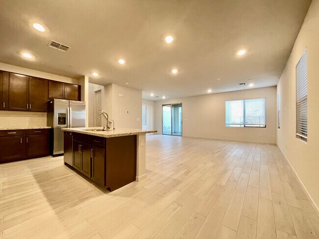 Foto del edificio - MOUNTAIN VIEWS, Gently lived in 4 bedroom 2.5 Bathrooms with Loft, home is a Must See!