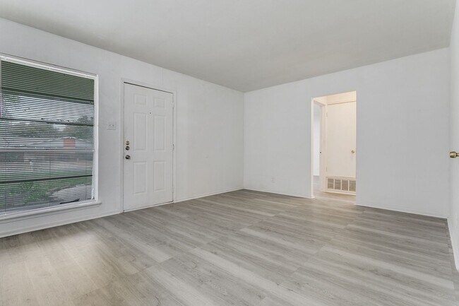 Foto del edificio - 528 Southtrail Dr