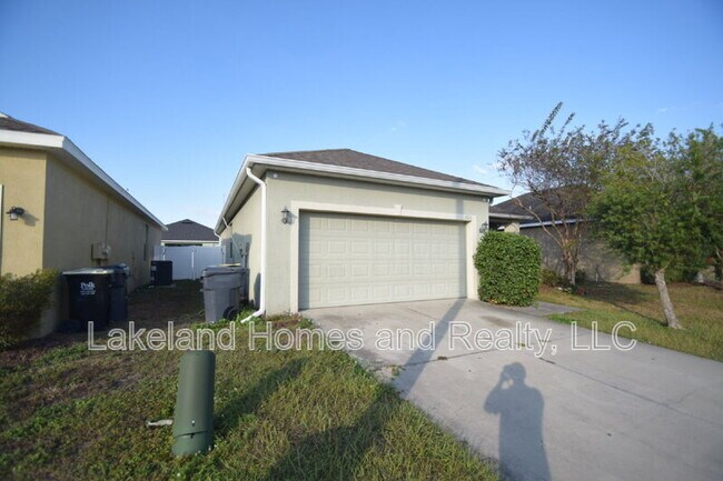Foto del edificio - 823 Krenson Woods Ln