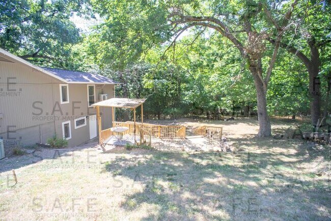 Building Photo - 405 S Mashburn Ave