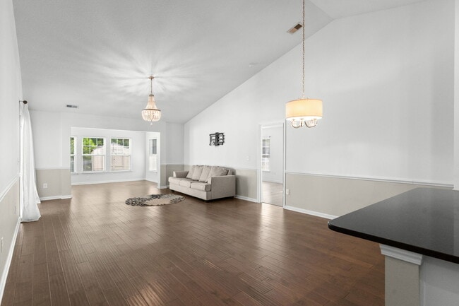 Foto del edificio - 733 Old Castle Loop Rd