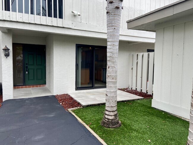 Foto del edificio - 320 Deer Creek Wildwood Ln E