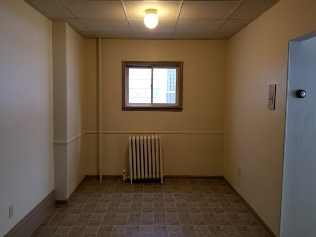 Building Photo - 23 E Ridge St