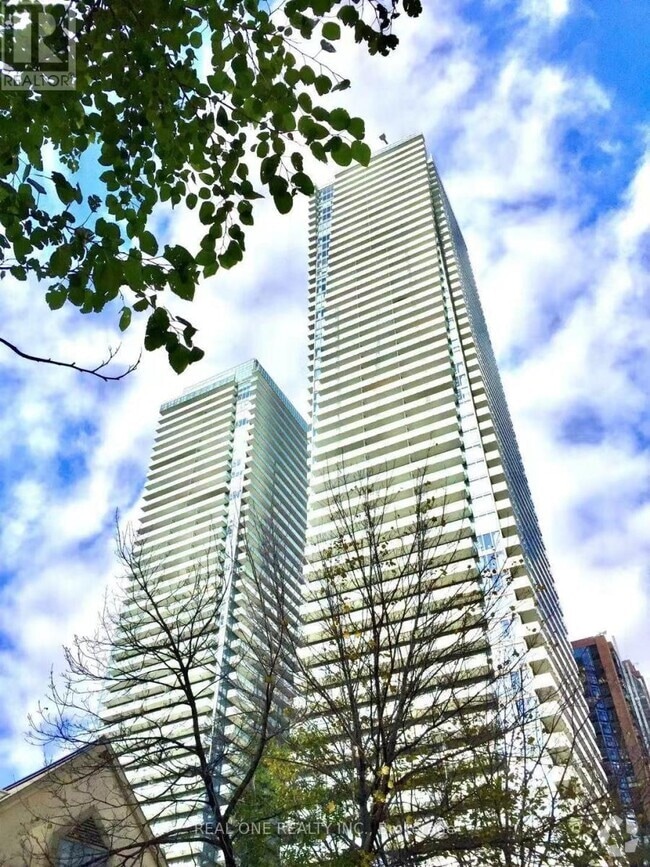 Building Photo - 1080-1080 Bay St.
