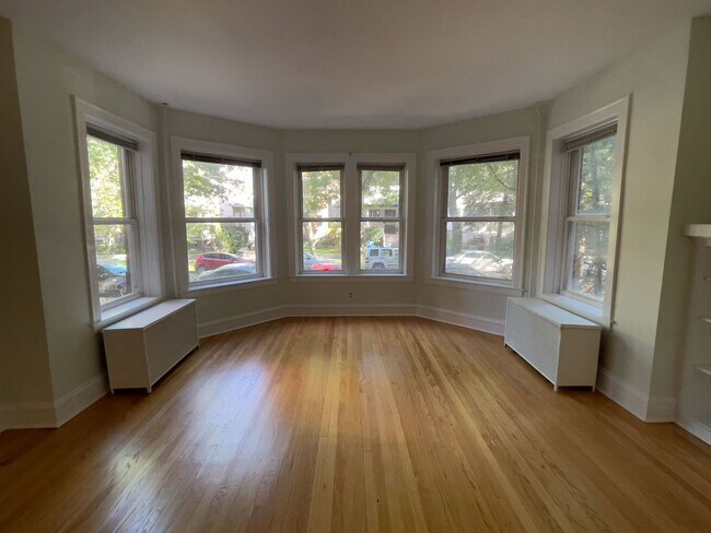 Building Photo - 3528 N Bosworth Ave