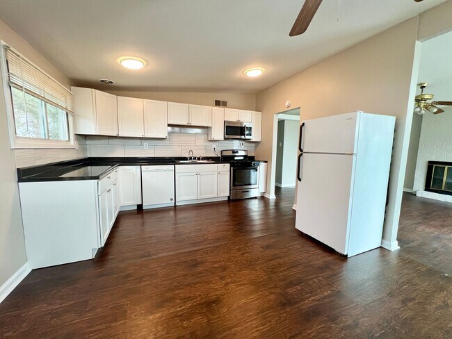 Foto del edificio - Charming 3-bedroom, 1-bath home located in Florissant