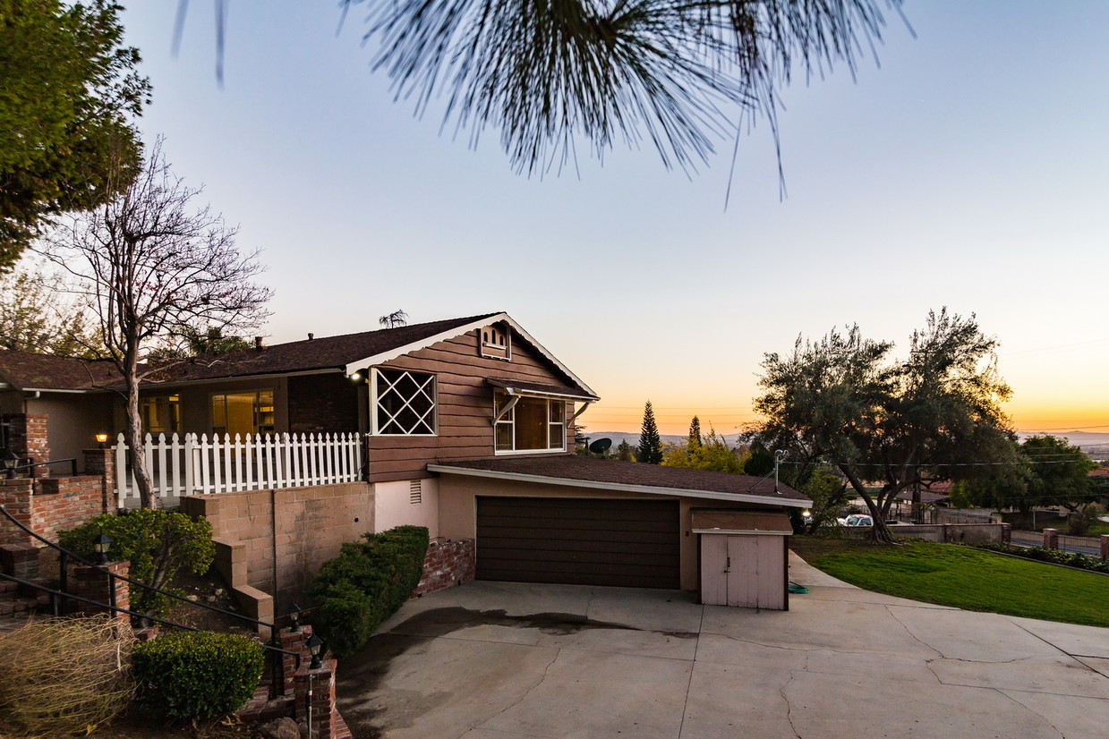 Foto principal - 18843 Hicrest Rd