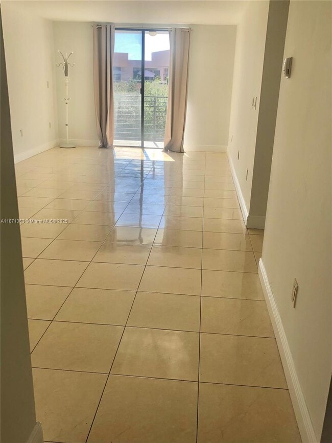 Foto del edificio - 8100 Byron Ave