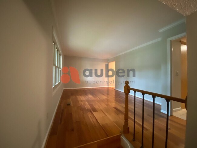 Foto del edificio - Updated 3BR Home with Garage, Deck & Private Fenced Yard