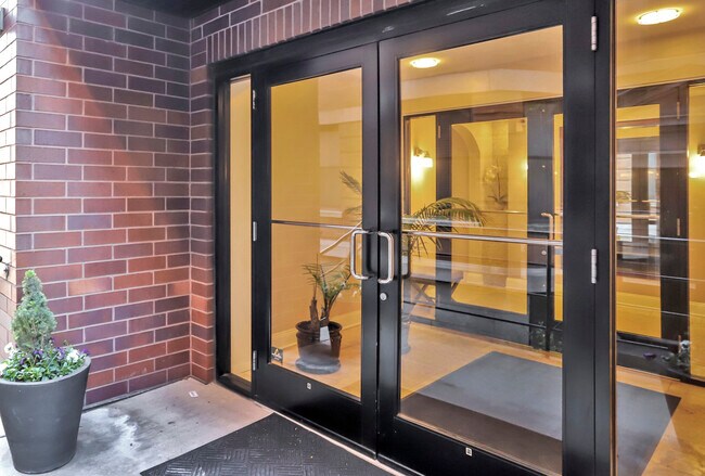 Foto del edificio - 707 W Barry Ave