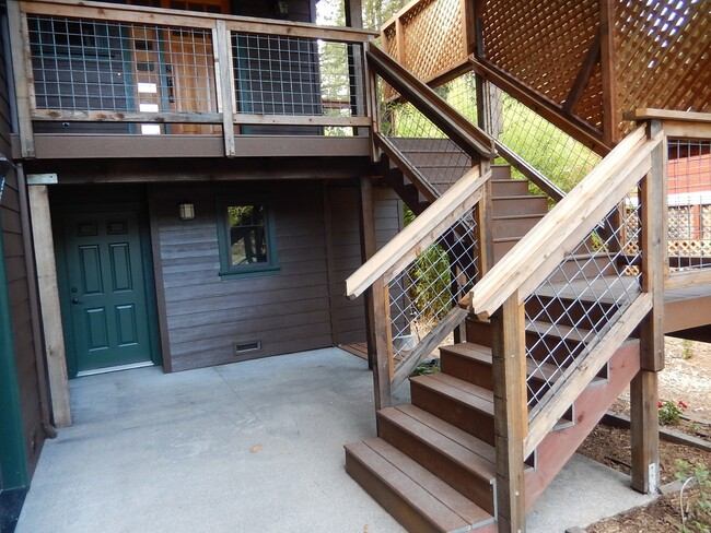 Building Photo - 1,188 Square Foot Recently built custom Cr...