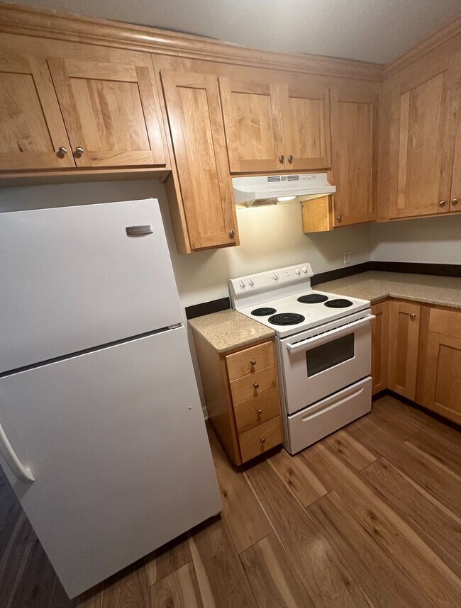 Building Photo - 246 White Bridge Pike