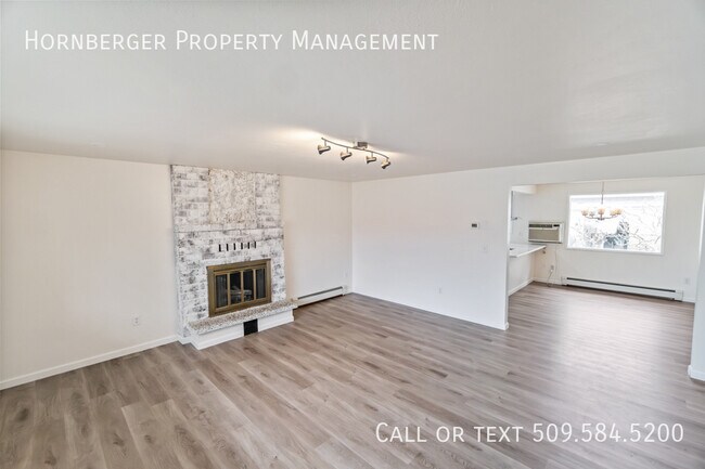Building Photo - 2815 E 37th Ave