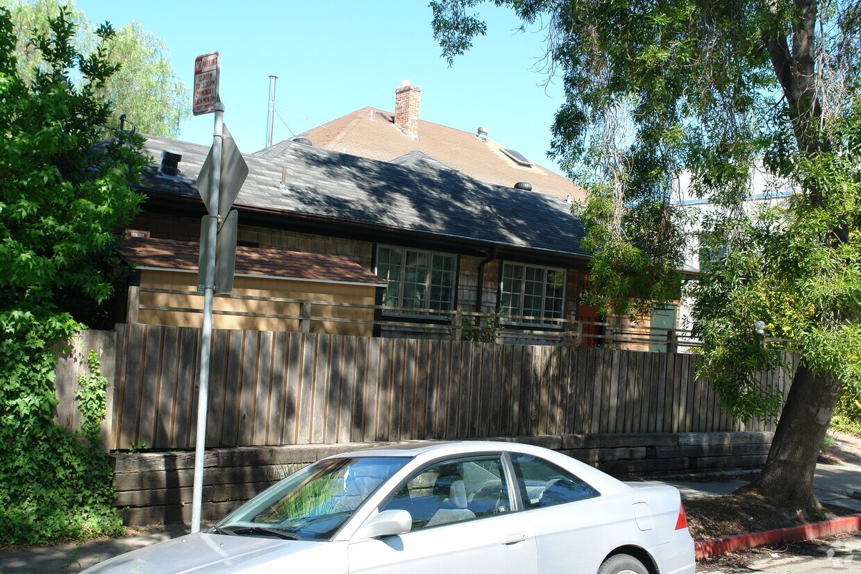 Foto del edificio - 6329-6333 Colby St