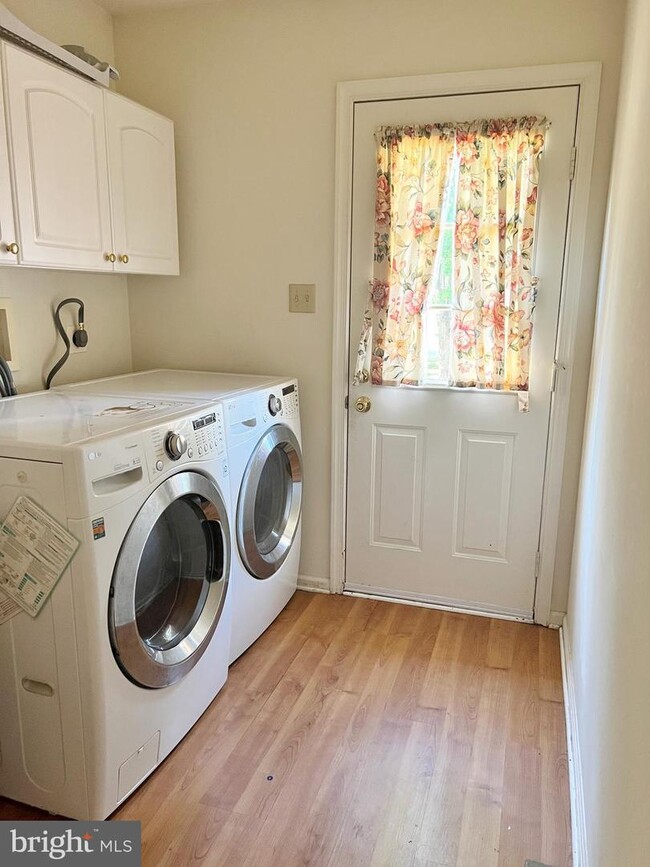 Building Photo - 413 Ivory Ln