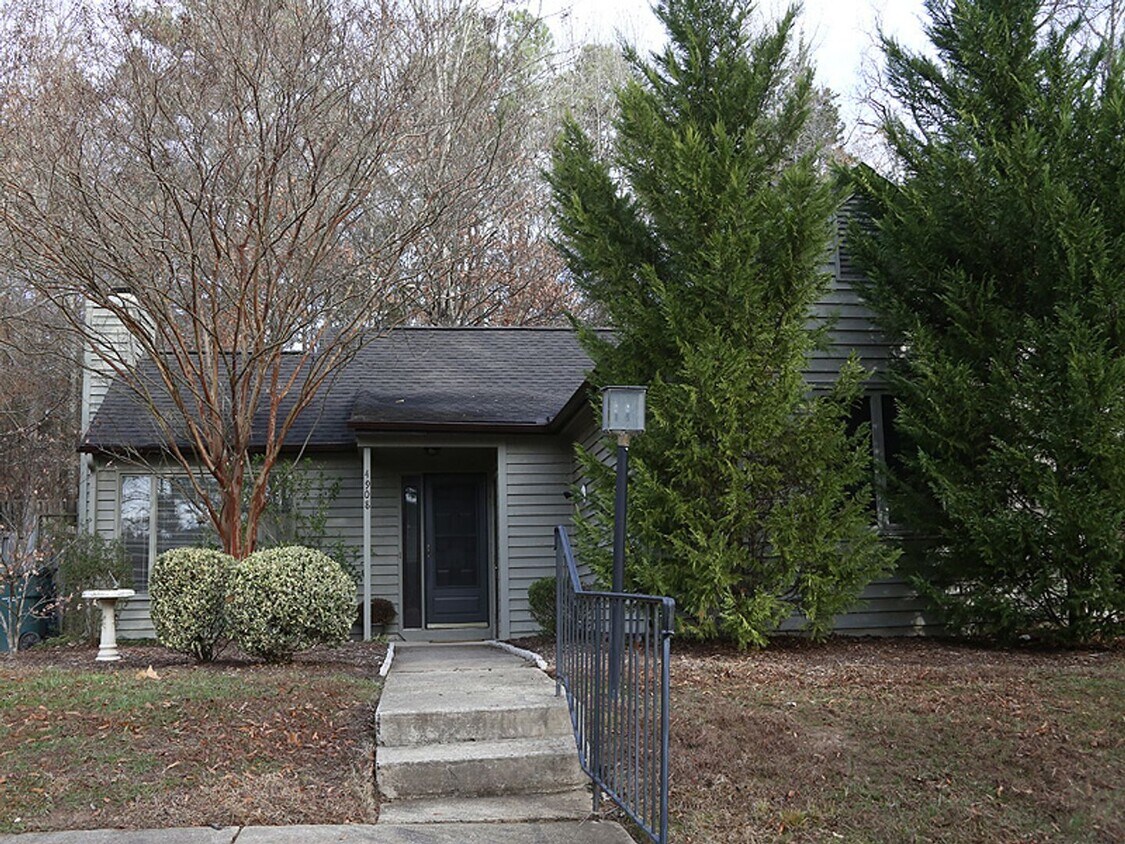 Foto principal - 4908 Pine Cone Dr
