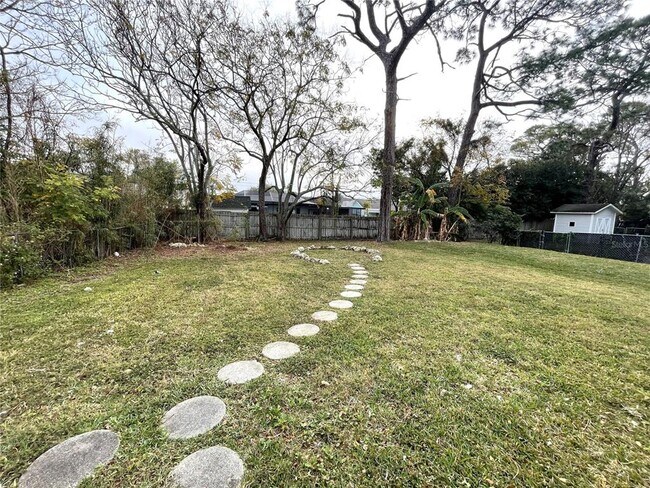 Building Photo - 15813 Sea Pines Dr