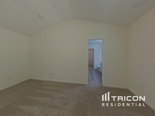Building Photo - 2729 Yurman Rd