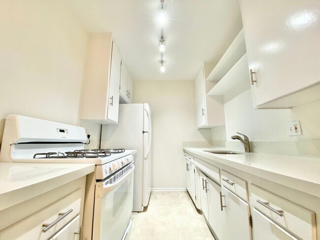 Building Photo - 1227 11th St