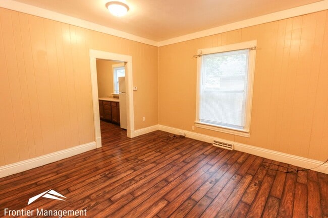 Building Photo - Awesome 6 bedroom home in a great location!