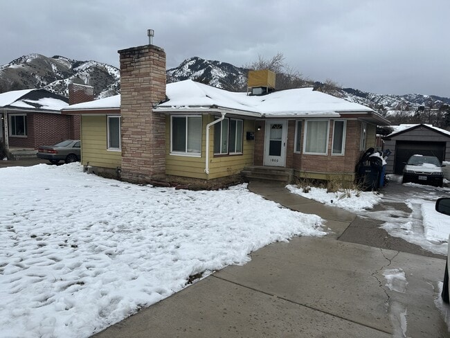 Building Photo - 1000 Canyon Rd