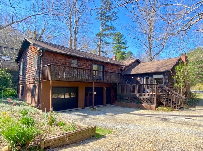 Building Photo - Beautiful Creekside Cottage in North Asheville