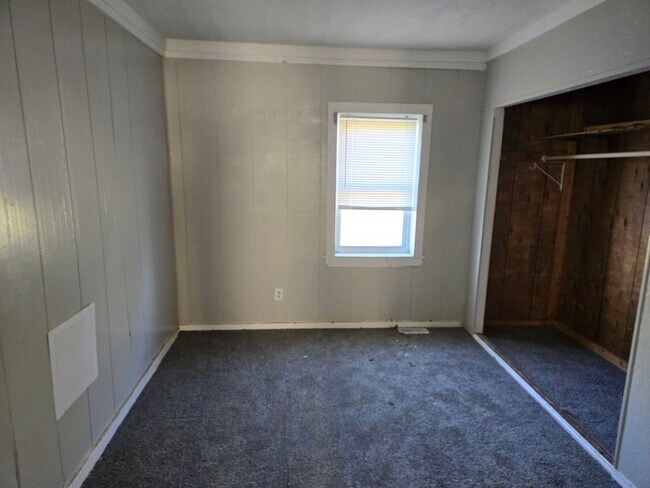 Foto del edificio - 1521 E Kirby Ave