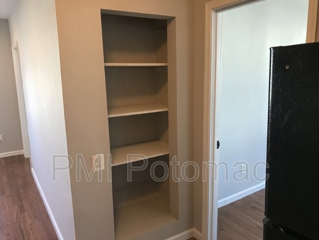 Building Photo - 344 Main St