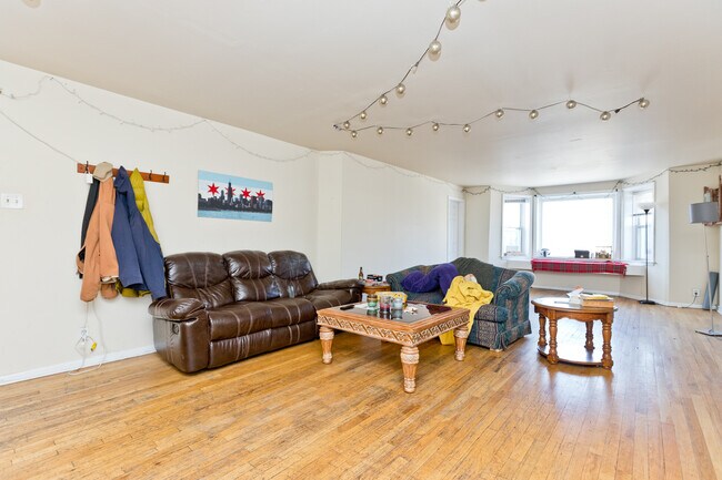 Foto del edificio - 1463 W Chicago Ave