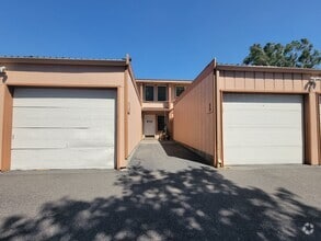 Building Photo - 3121 W Hood Ave