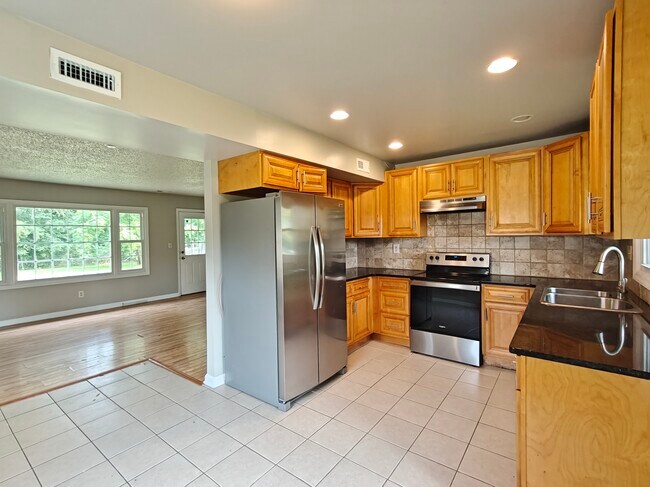 Building Photo - 75 Mainbridge Ln