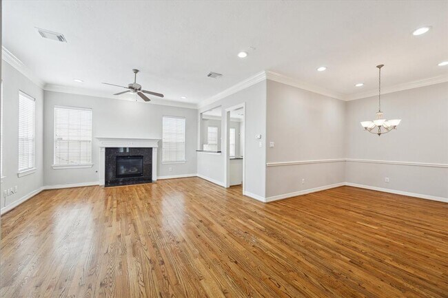 Building Photo - 5738 Beverly Hills Walk