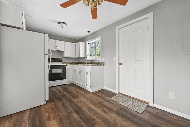 Foto del edificio - 3311 Mahoney Dr