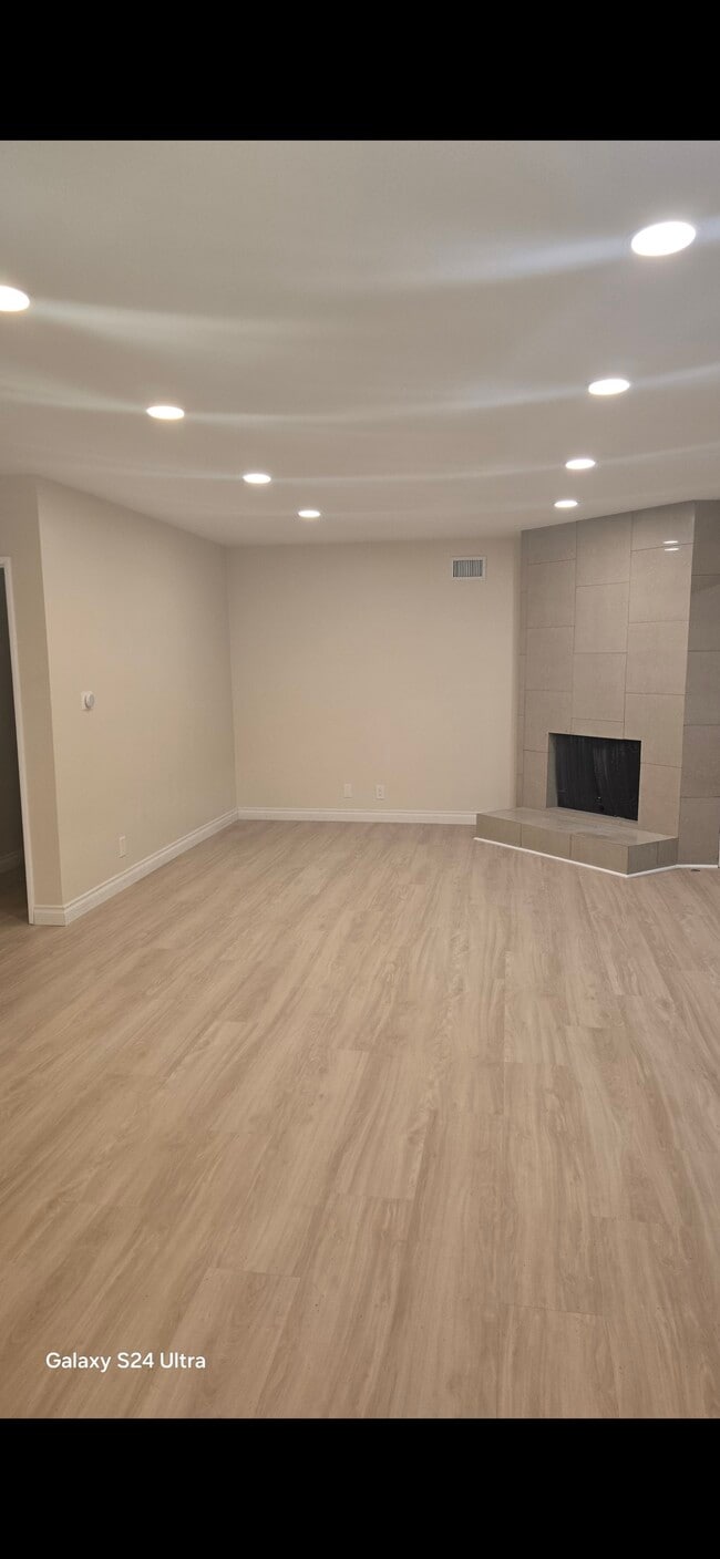 Building Photo - 20533 Stagg St